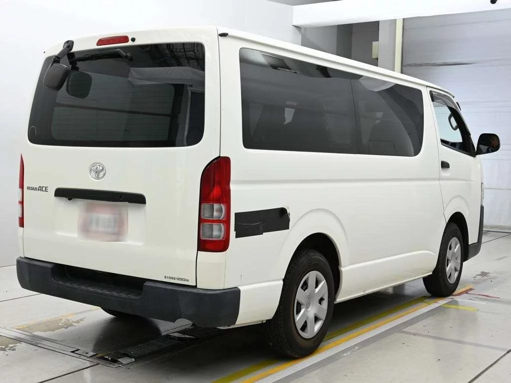 Toyota RegiusAce  с аукциона в Японии