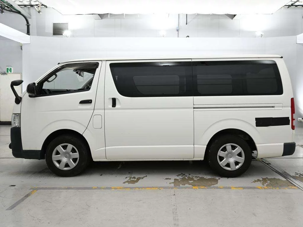 Toyota RegiusAce  с аукциона в Японии