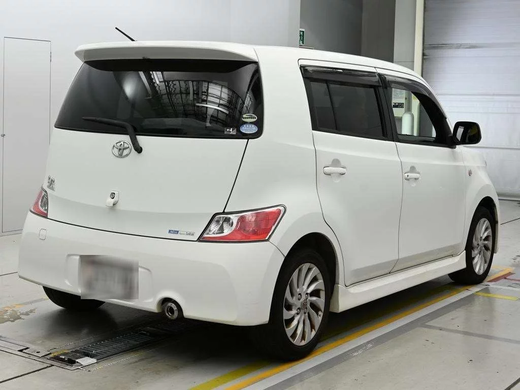 Toyota bB  с аукциона в Японии