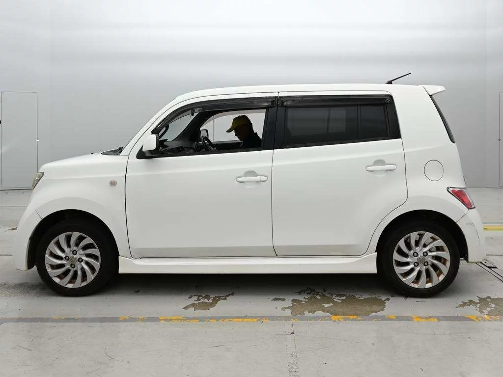 Toyota bB  с аукциона в Японии