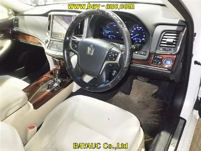 Toyota CROWN HYBRID