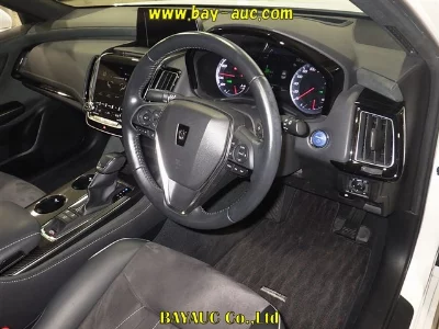 Toyota CROWN HYBRID