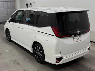 TOYOTA NOAH