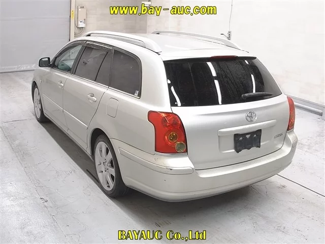 Toyota Avensis  с аукциона в Японии