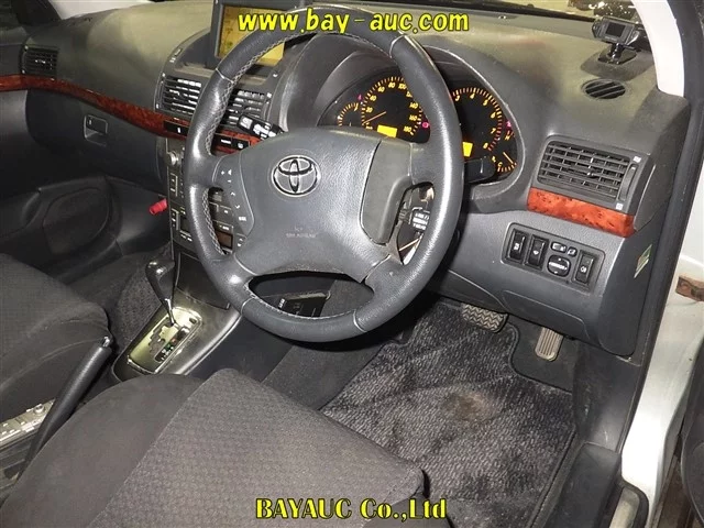 Toyota Avensis  с аукциона в Японии