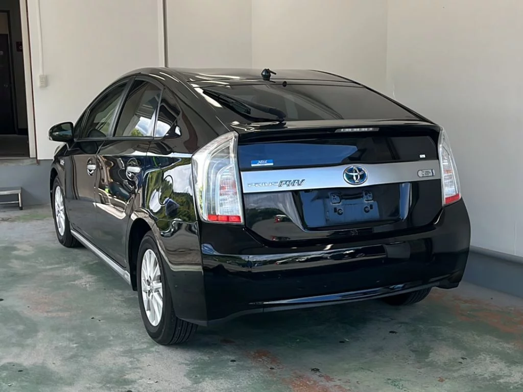 Toyota Prius PHV  с аукциона в Японии