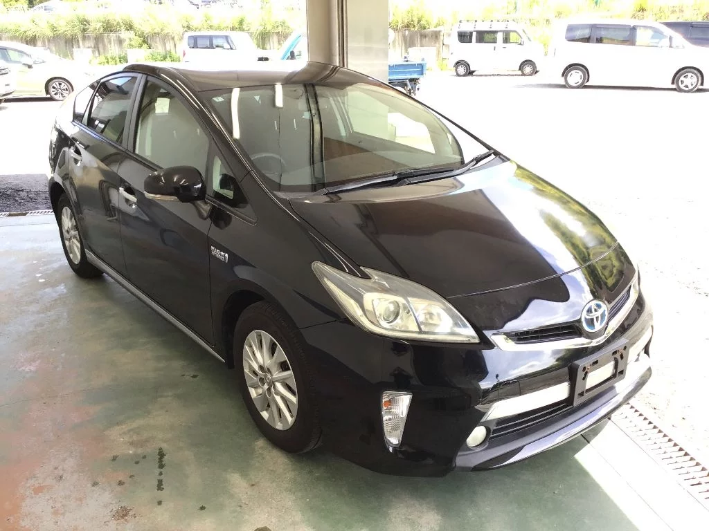 Toyota Prius PHV  с аукциона в Японии
