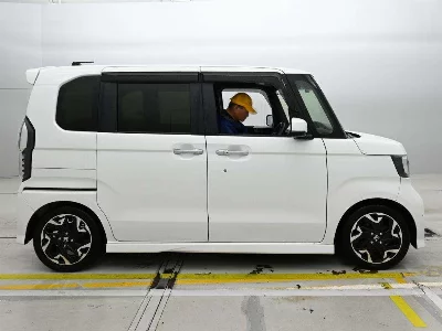 HONDA N BOX CUSTOM