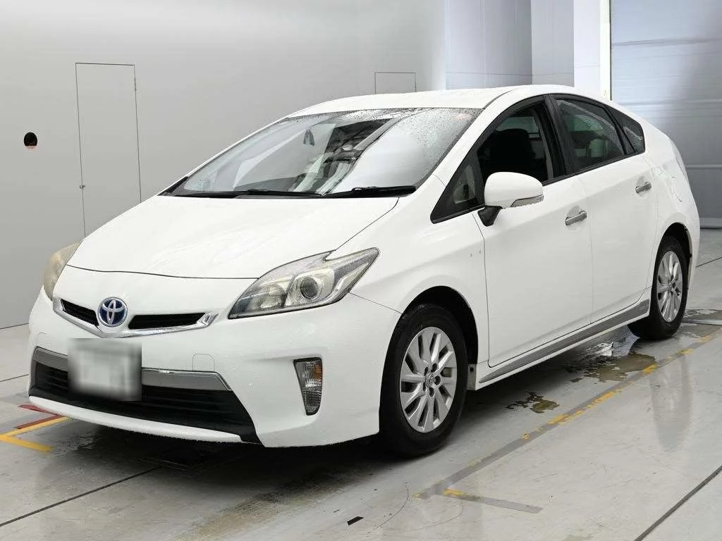 Toyota Prius PHV  с аукциона в Японии