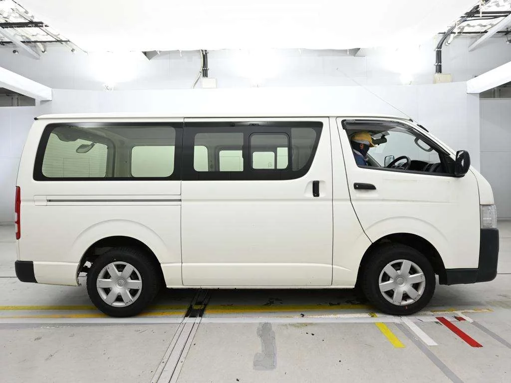 Toyota RegiusAce  с аукциона в Японии