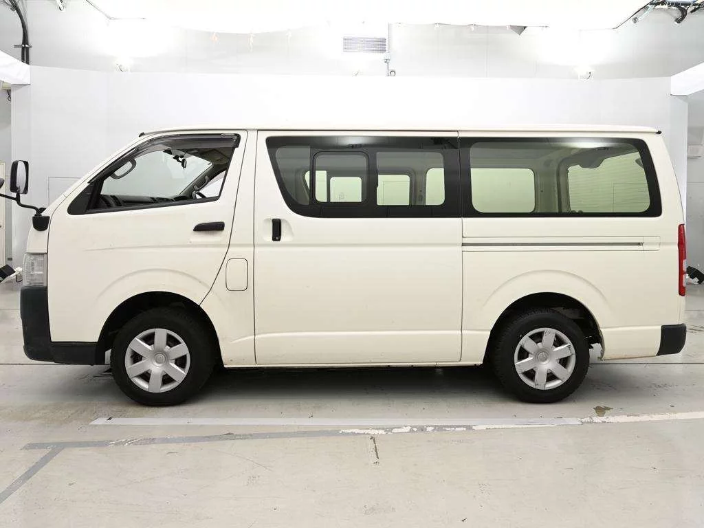 Toyota RegiusAce  с аукциона в Японии