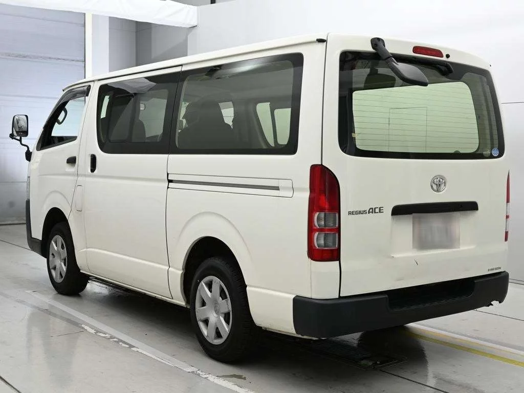 Toyota RegiusAce  с аукциона в Японии