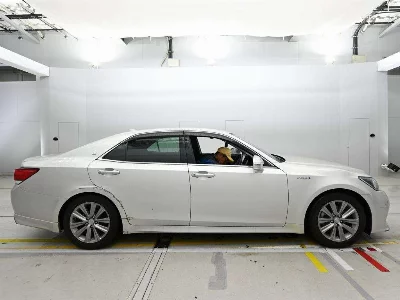 Toyota CROWN HYBRID