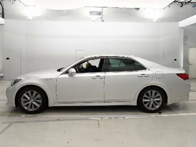 Toyota CROWN HYBRID