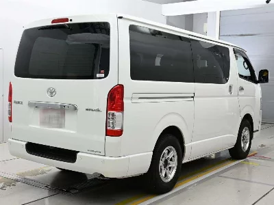 TOYOTA HIACE VAN