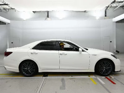 Toyota CROWN HYBRID