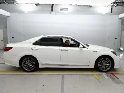 Toyota CROWN HYBRID