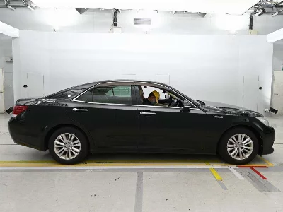 Toyota CROWN HYBRID