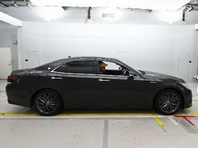 Toyota CROWN HYBRID