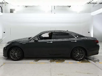 Toyota CROWN HYBRID