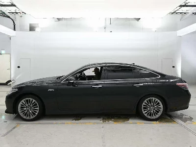 TOYOTA CROWN HYBRID