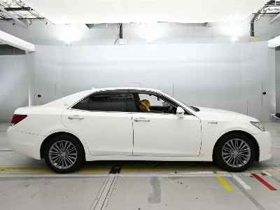 Toyota CROWN HYBRID
