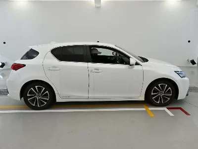 Lexus CT200h
