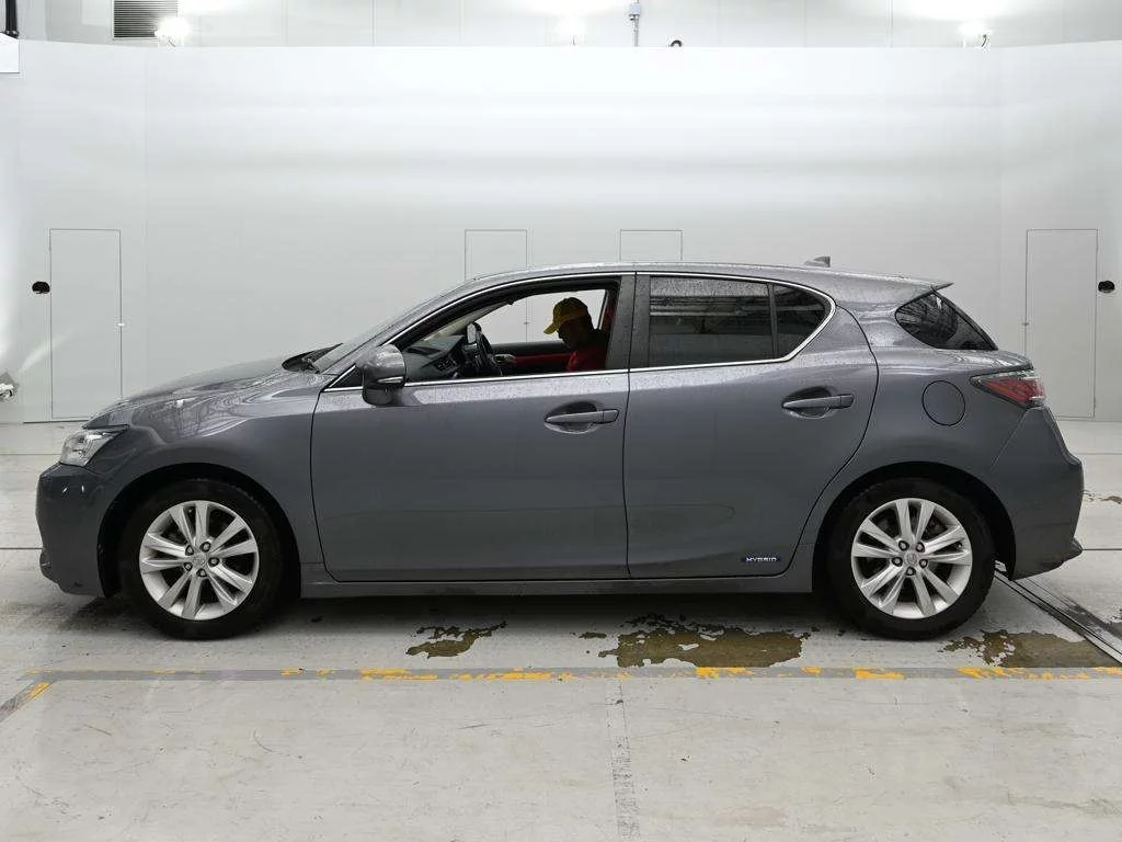 Lexus CT200h  с аукциона в Японии