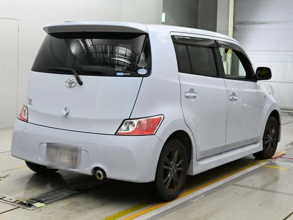 Toyota bB  с аукциона в Японии
