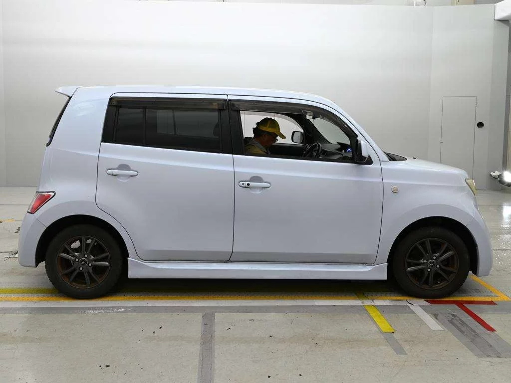 Toyota bB  с аукциона в Японии