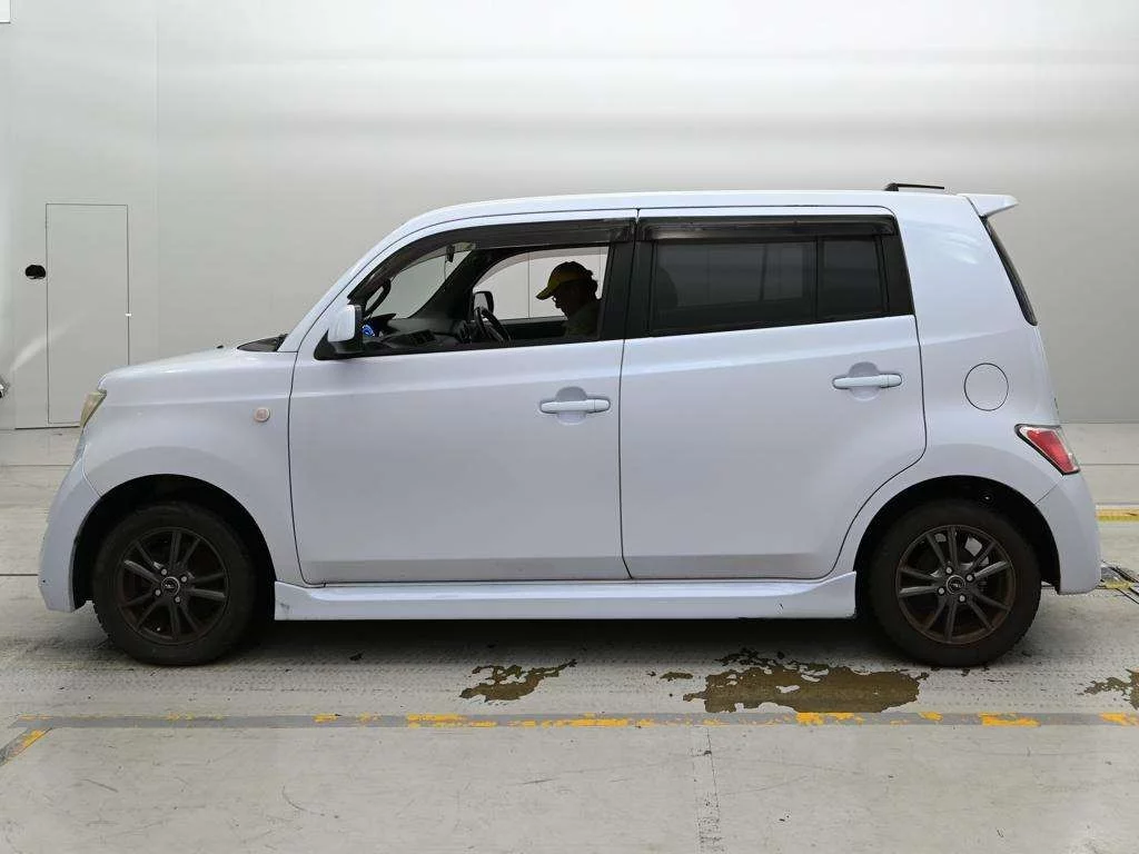 Toyota bB  с аукциона в Японии