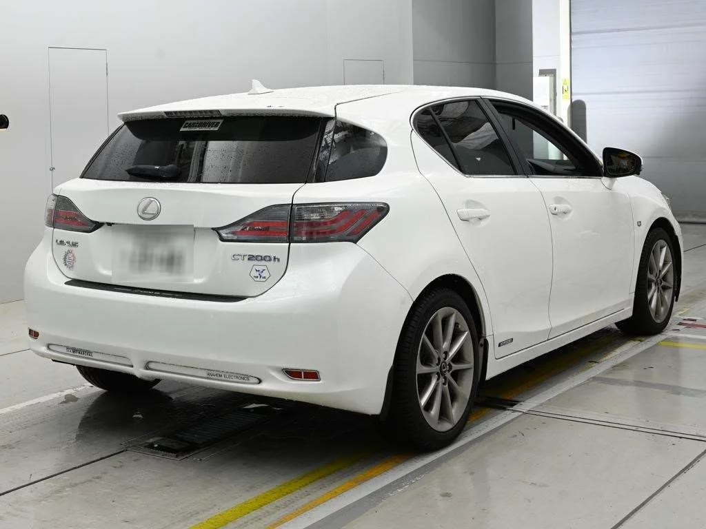 Lexus CT200h  с аукциона в Японии