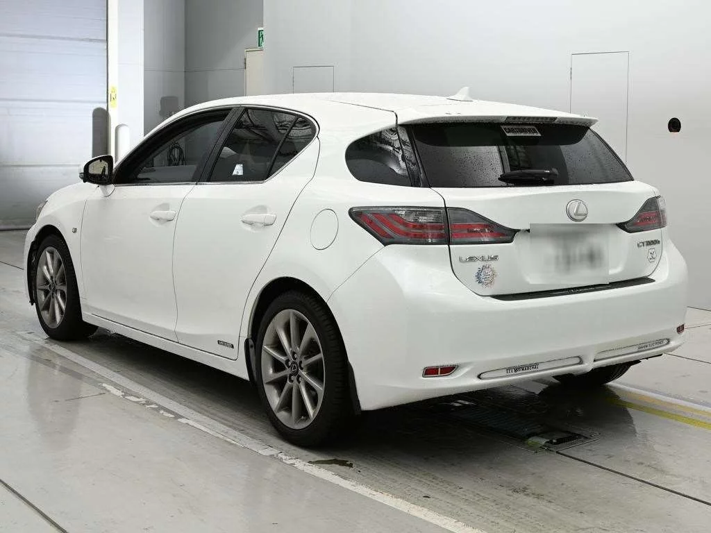 Lexus CT200h  с аукциона в Японии