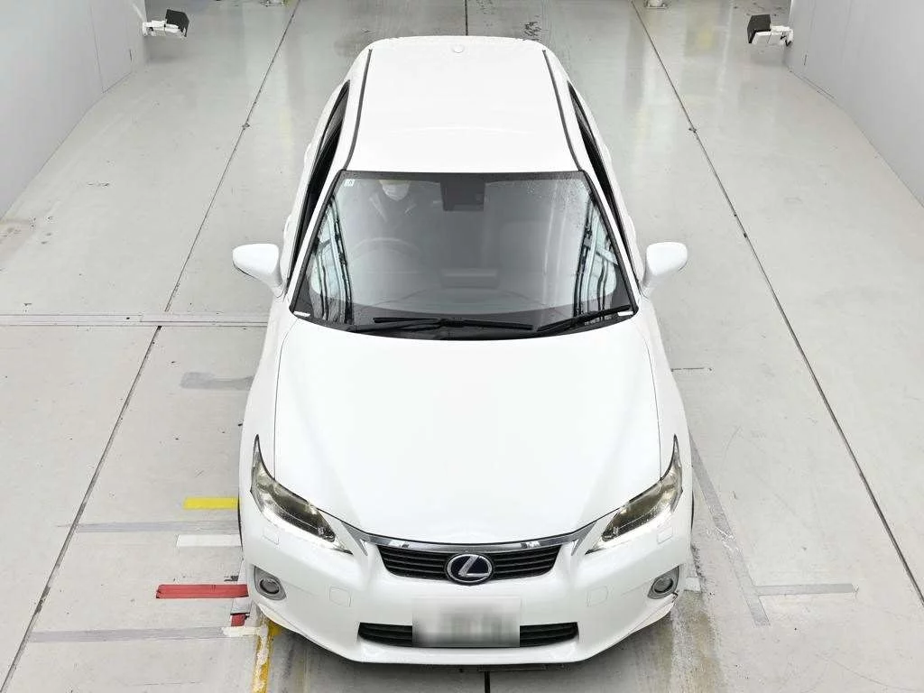 Lexus CT200h  с аукциона в Японии