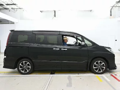 TOYOTA NOAH