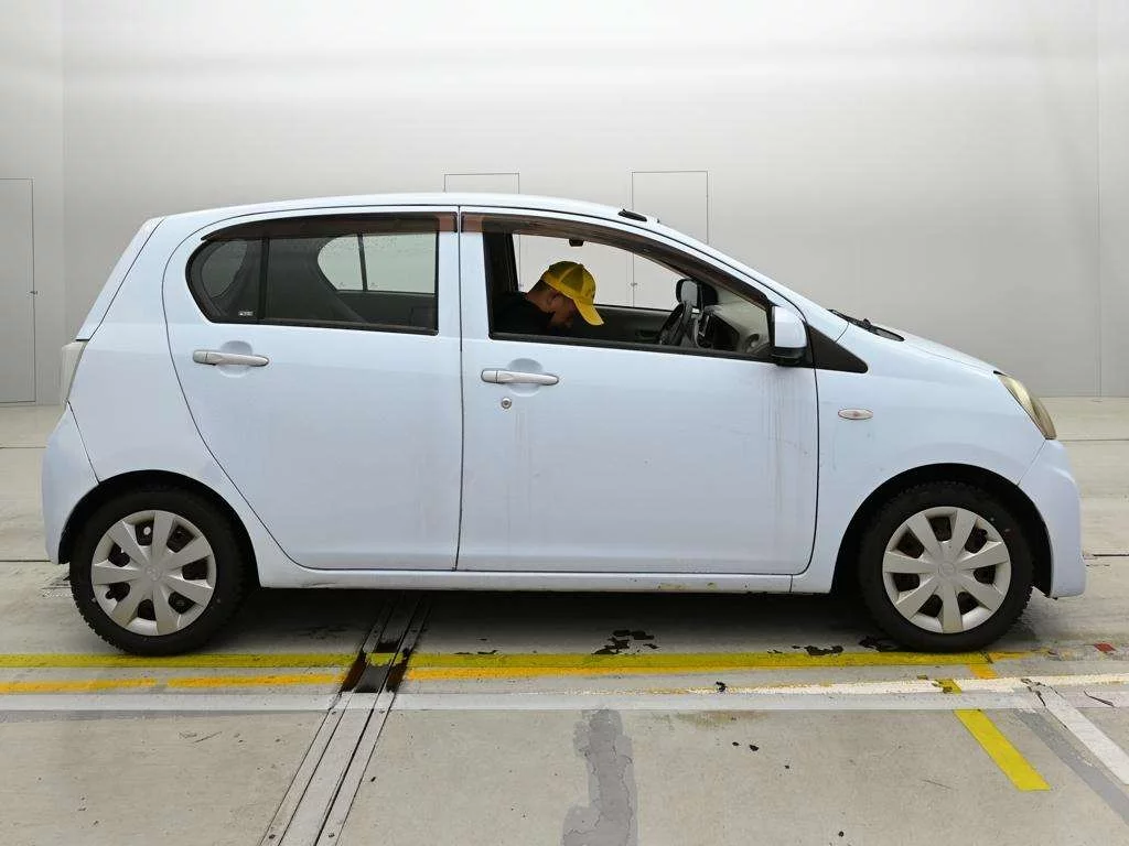 Daihatsu Mira e:S  с аукциона в Японии
