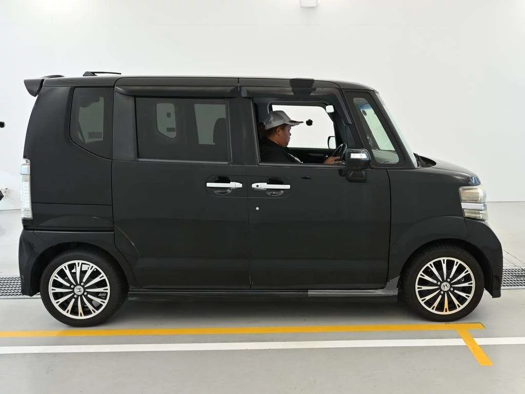 Honda N BOX CUSTOM  с аукциона в Японии