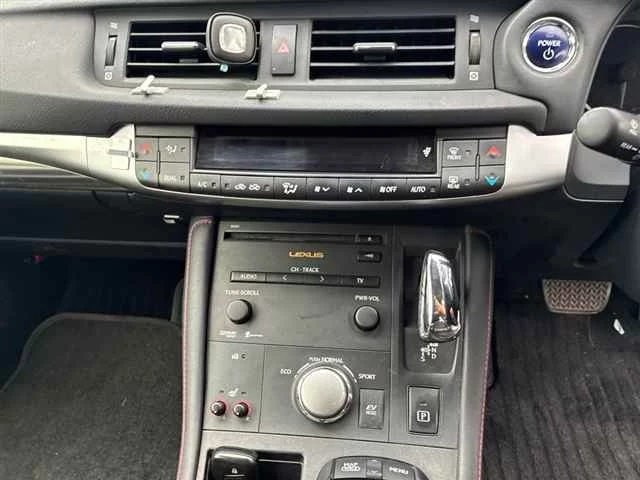 Lexus CT200h  с аукциона в Японии
