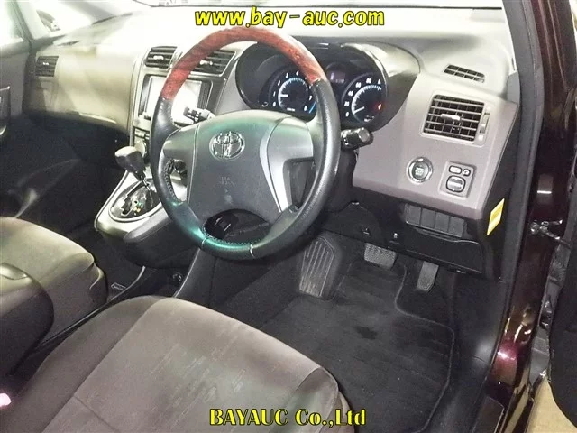 Toyota Mark X Zio  с аукциона в Японии