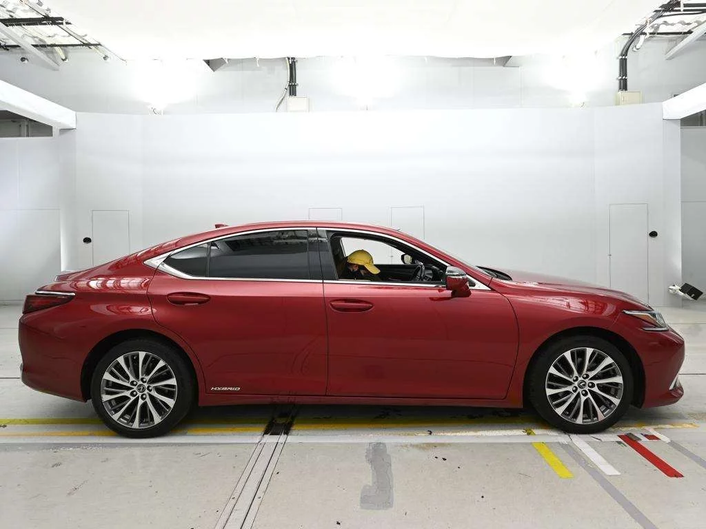 Lexus ES300h  с аукциона в Японии