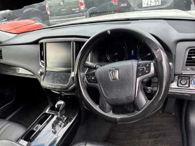 Toyota CROWN HYBRID