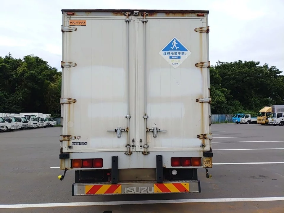 Isuzu Forward  с аукциона в Японии