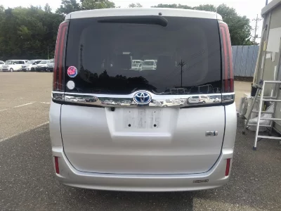 TOYOTA NOAH