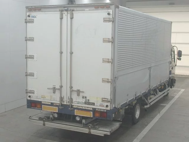 Isuzu Forward  с аукциона в Японии
