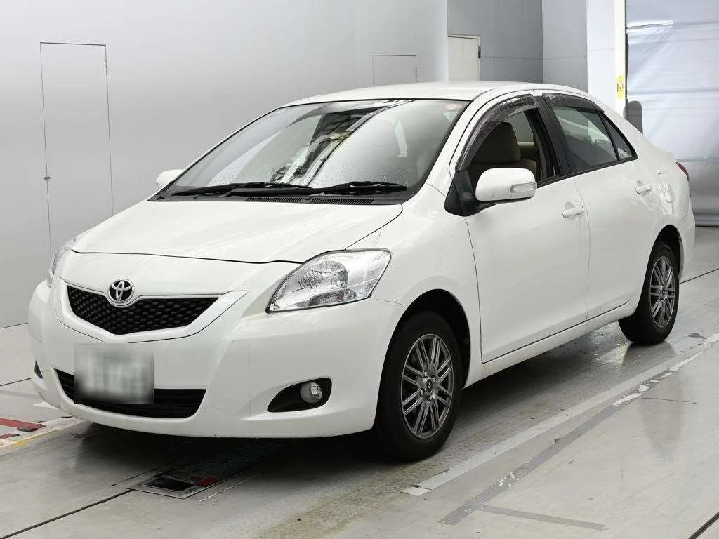 Toyota Belta  с аукциона в Японии