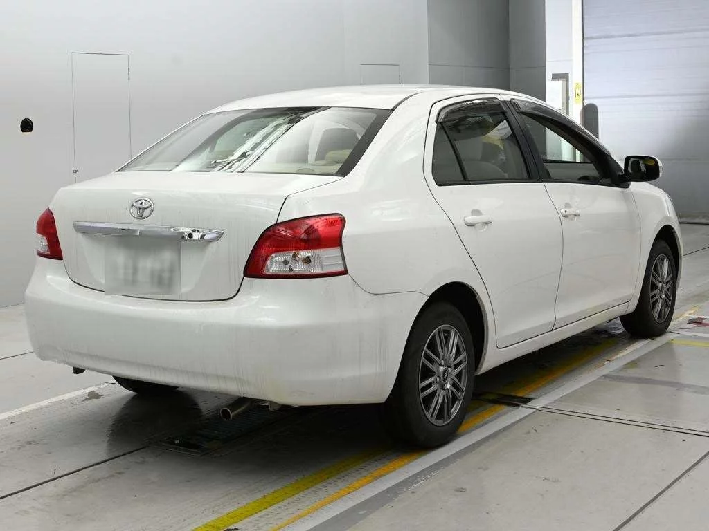 Toyota Belta  с аукциона в Японии