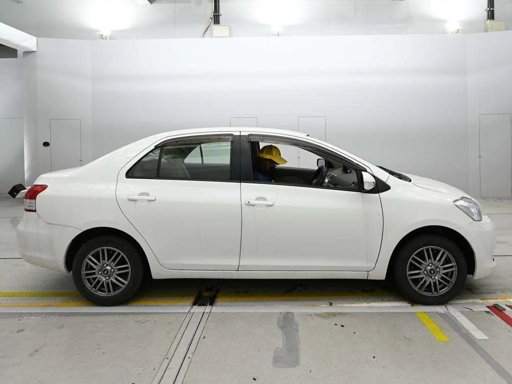 Toyota Belta  с аукциона в Японии