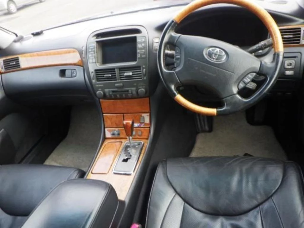 Toyota Celsior  с аукциона в Японии