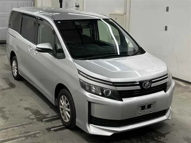 Toyota Voxy  с аукциона в Японии