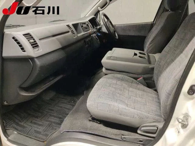 Toyota RegiusAce  с аукциона в Японии